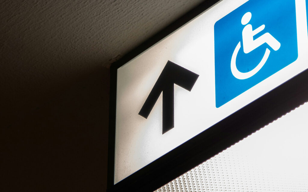 Schild mit dem Behindertenzeichen