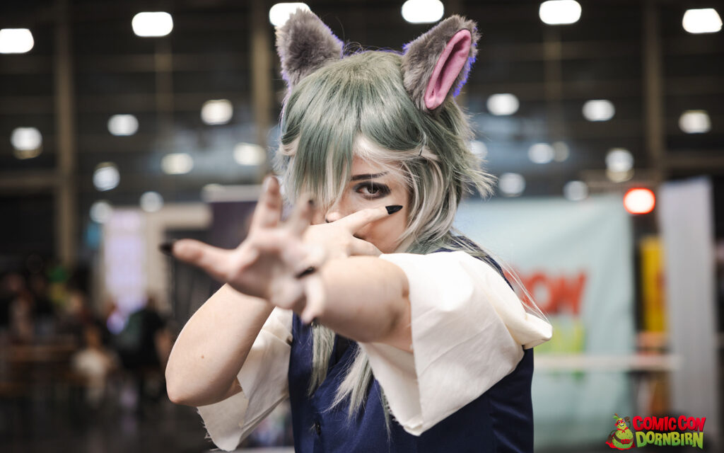 Eine Frau, die als Manga-Girl verkleidet ist wird auf dem Foto abgebildet