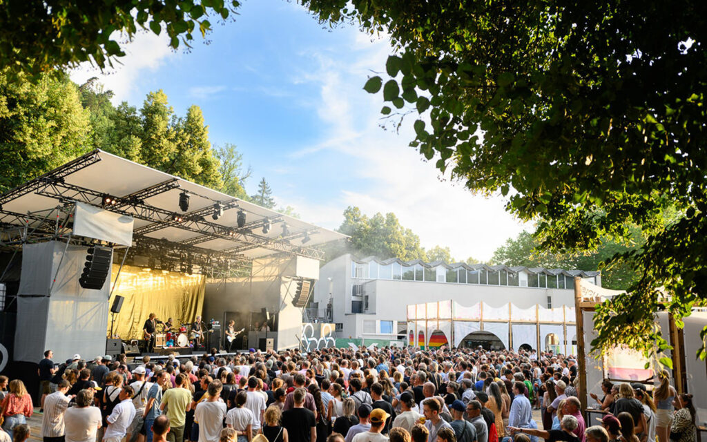 Hier sieht man die Stimmung beim Poolbar Festival