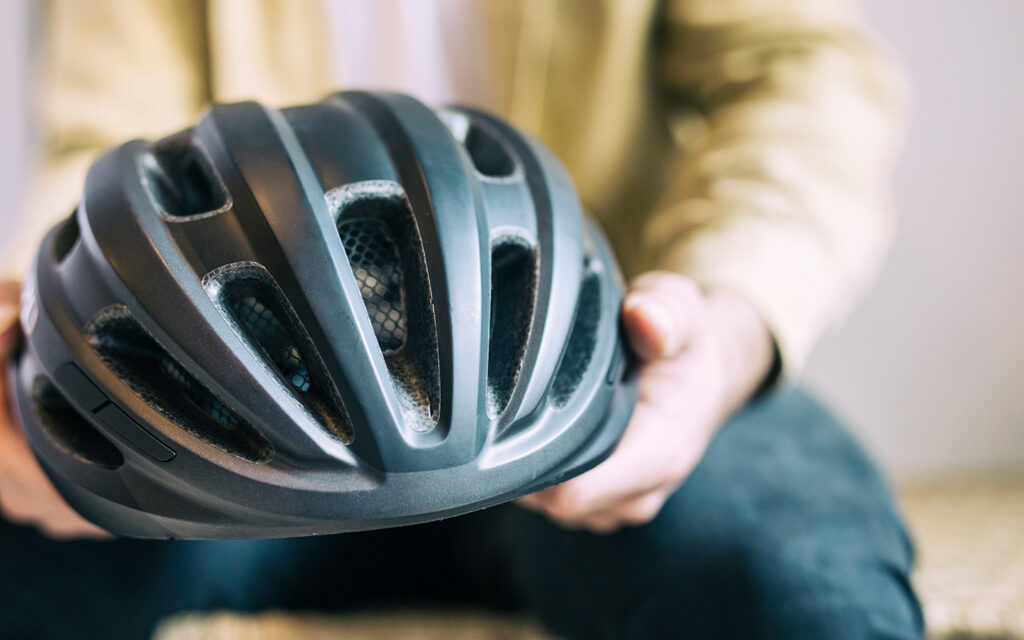 Im Bild wird ein Fahrradhelm gezeigt