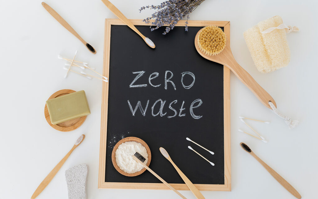 Zero-Waste-Artikel wie Bambus-Zahnb&uuml;rste oder Zahnpulver
